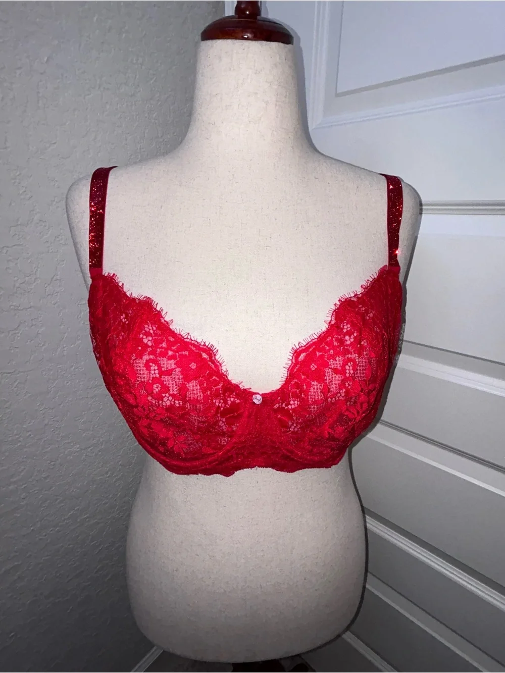 Victoria’s Secret Dream Angels Push Up Without Padding Wired Lace Bra
